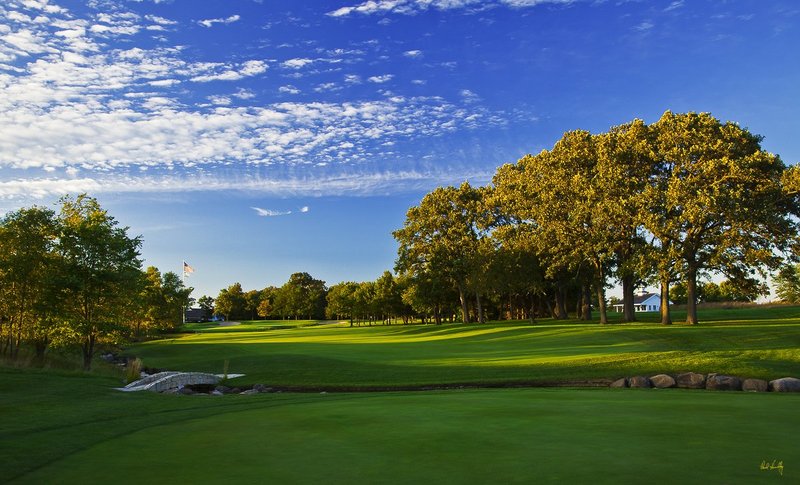 C111--1854  1200px  V1  SS with signature.jpg :: The par 5 finishing hole at Conway Farms Golf Club, a private walking-only course in Lake Forest, Illinios.  Designed by Tom Fazio. Site of the 2012 USGA Mid Amateur Championship and the PGA's 2013 BMW Championship.  September, 2010.  PM shoot.  Photograph by Paul Hundley.
