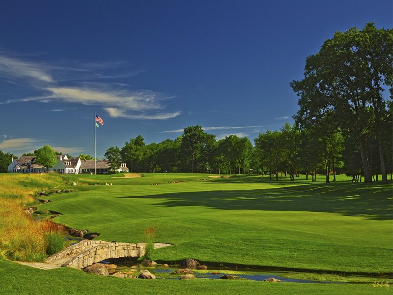 C111--1862  V2  1500px  SS1.jpg :: The closing par five 18th hole at Conway Farms Golf Club, a private walking-only golf course in Lake Forest, Illinios.  Conway Farms will host the US Mid-Amatuer Championship in 2012 and the BMW Championship in 2013.  Course design by Tom Fazio.  Photograph by Paul Hundley; July, 2013
