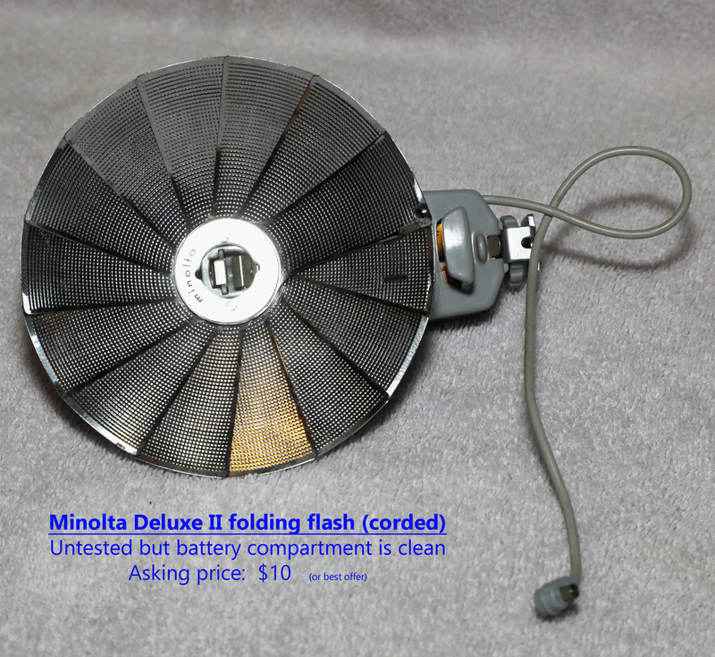 Deluxe II folding hot shoe flash with cable.jpg