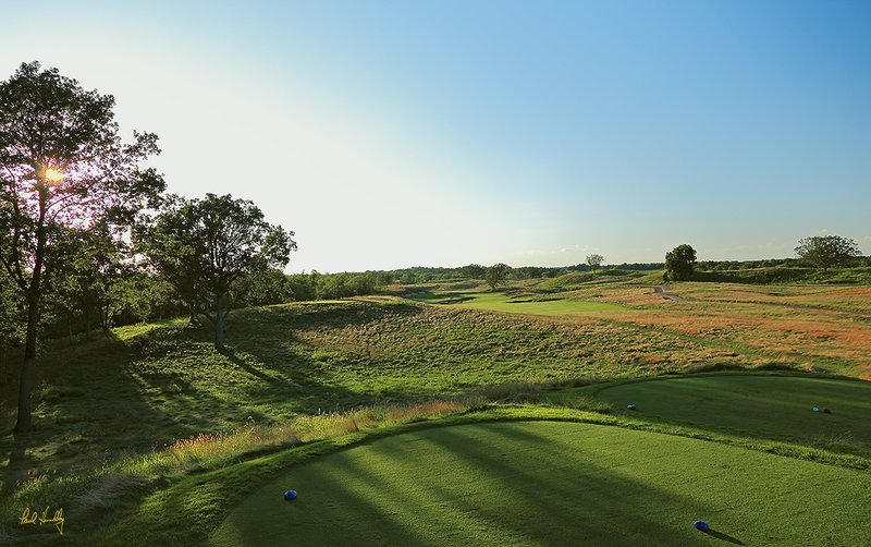 E101--0450  1200px  V1  SS.jpg :: 4th hole at Erin Hills; Erin, Wisconsin.  Erin Hills, a daily fee course, was designed by Hurdzan/Fry Designs and built by Landscapes Unlimited, LLC.; photo by Paul Hundley in August, 2010; PM shoot; print aspect ratio 0.65:1