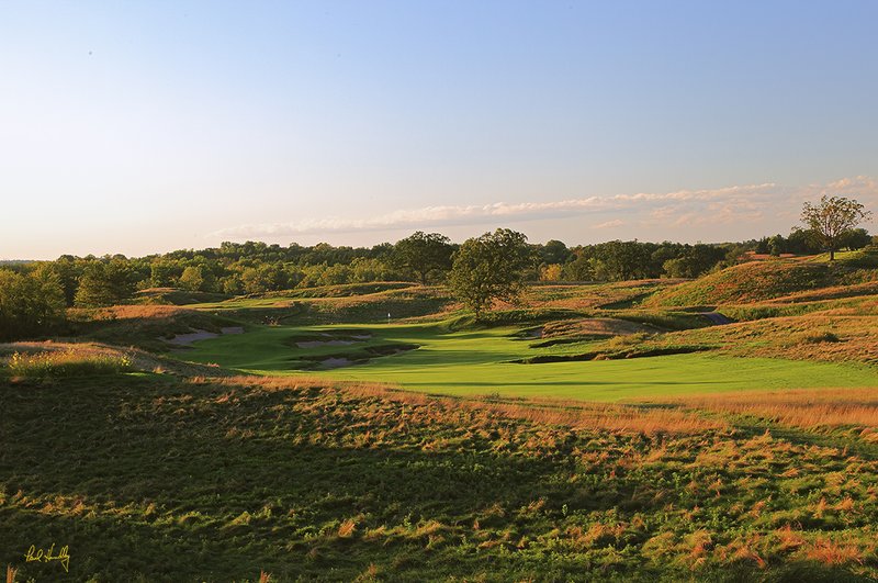 E101--0453  1200px  V1  SS.jpg :: 4th hole, a par 4, at Erin Hills; Erin, Wisconsin.  Erin Hills, a daily fee course, was designed by Hurdzan/Fry Designs and built by Landscapes Unlimited, LLC.; photo by Paul Hundley in September 2010; PM shoot; print aspect ratio 0.60:1