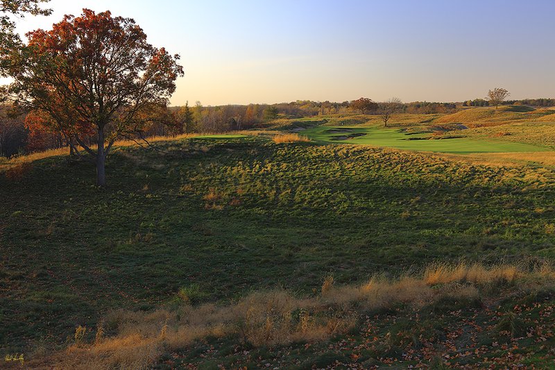 E101--0460  1200 px  V1  SS1.jpg :: The 4th hole At Erin Hills.  Erin Hills is a daily fee golf course in Erin, Wisconsin.  It was designed by Hurdzan/Fry Designs and Ron Whitten and built by Landscapes Unlimited, LLC.  October, 2010.  PM shoot.  Photo by Paul Hundley.