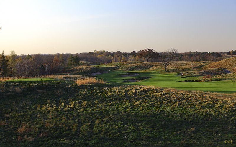E101--0461  1200px  V0  SS.jpg :: The 4th hole at Erin Hills.  Erin Hills is a daily fee golf course in Erin, Wisconsin.  It was designed by Hurdzan/Fry Designs and Ron Whitten and built by Landscapes Unlimited, LLC.  October, 2010.  PM shoot.  Photo by Paul Hundley.