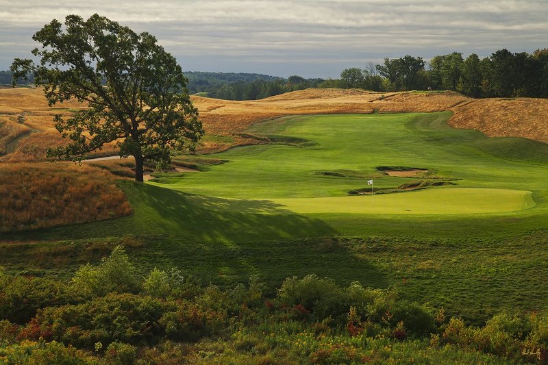 E101--0469  V1  1500px  SS - with signature1.jpg :: The par four 4th hole at Erin Hills, a daily fee golf course in Erin, Wisconsin.  Erin Hills was designed by Hurdzan/Fry and Ron Whitten and built by Landscapes Unlimited, LLC, and has been choosen to host the 2011 US Amateur Chanpionship and the 2017 US Open Championship.  Photo by Paul Hundley; taken in September, 2012.