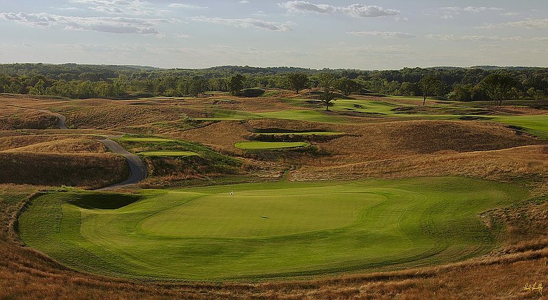 E101--0655  V2  1500px  with signature  SS1.jpg :: The par three 6th hole at Erin Hills, a daily fee golf course in Erin, Wisconsin.  Erin Hills was designed by Hurdzan/Fry and Ron Whitten and built by Landscapes Unlimited, LLC, and has been choosen to host the 2011 US Amateur Chanpionship and the 2017 US Open Championship.  Photo by Paul Hundley; taken in September, 2012.