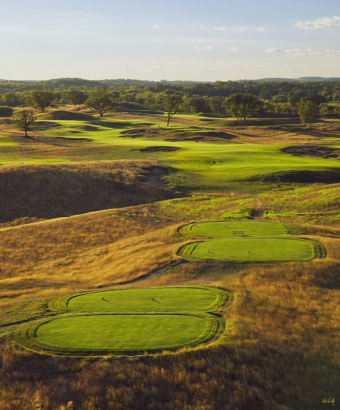 E101--0760  V1  1500px  SS - with signature1.jpg :: The par five 7th hole at Erin Hills, a daily fee golf course in Erin, Wisconsin.  Erin Hills was designed by Hurdzan/Fry and Ron Whitten and built by Landscapes Unlimited, LLC, and has been choosen to host the 2011 US Amateur Chanpionship and the 2017 US Open Championship.  Photo by Paul Hundley; taken in September, 2012.