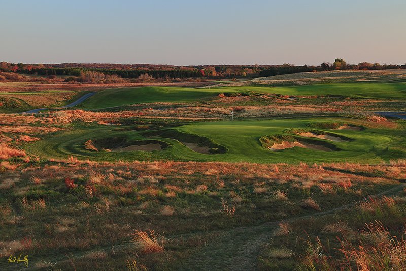 E101--0952  1200 px  V1  SS.jpg :: 9th hole (with the 18th green in the near background and the 1st green in the ditance) at Erin Hills a (Hurdzan/Fry and Ron Whitten design) daily fee golf course in Erin, Wisconsin.  October, 2010.  PM shoot.  Photo by Paul Hundley.