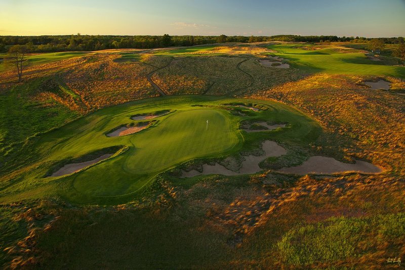 E101--0971  V2  2000px with signature  SS1.jpg :: The par three 9th hole at Erin Hills, a daily fee golf course in Erin, Wisconsin.  Erin Hills was designed by Hurdzan/Fry and Ron Whitten and built by Landscapes Unlimited, LLC, and has been choosen to host the 2011 US Amateur Chanpionship and the 2017 US Open Championship.  Photo by Paul Hundley; taken in September, 2012.