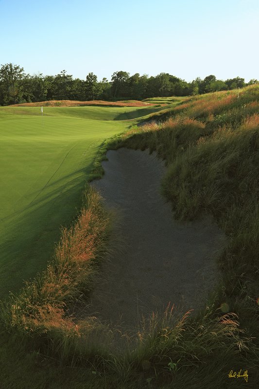 E101--1650  1200px  V1  SS.jpg :: 16th hole at Erin Hills; Erin, Wisconsin.  Erin Hills, a daily fee course, was designed by Hurdzan/Fry Designs and built by Landscapes Unlimited, LLC.; photo by Paul Hundley in August, 2010; PM shoot; print aspect ratio 1.50:1