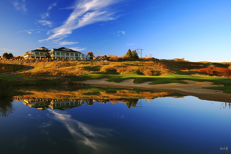 G103--0052  1200px  V1  SS1.jpg :: The 18th hole and clubhouse at Green Bay CC, a private country club in Green Bay, Wisconsin.  Course designed by Dick Nugent.  October, 2010.  PM shoot.  Photograph by Paul Hundley.