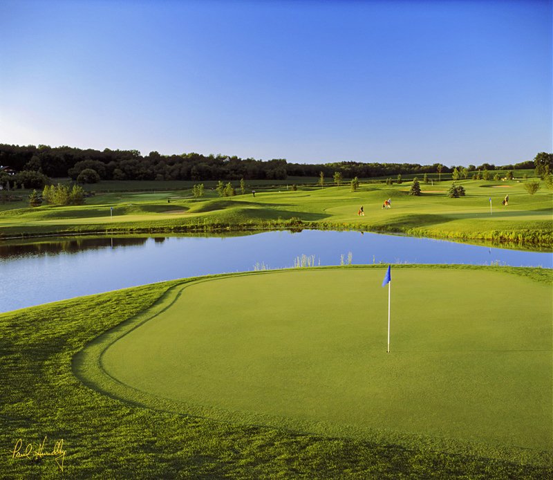 H105b--1401  (1.15  AR).jpg :: Fourteenth hole of the par 3 Barn Hollow course; Hawk's View GC; Lake Geneva, Wisconsin