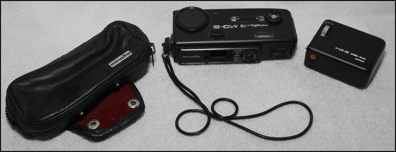 MG-S black with detachable Cube Flashgun case  01.jpg