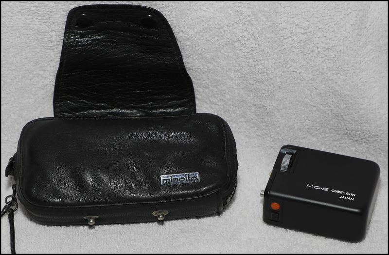 MG-S black with detachable Cube Flashgun case  3.jpg