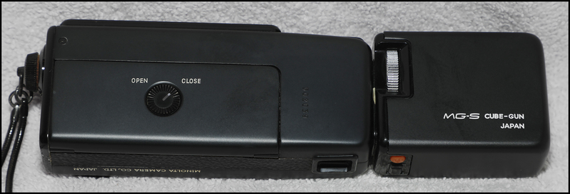 MG-S black with detachable Cube Flashgun case  7.jpg