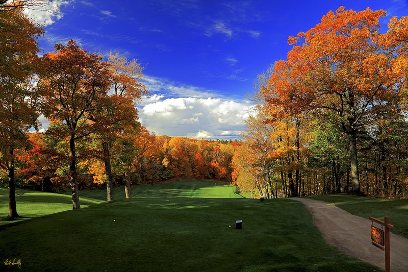 P101--1750  1500px  V2  SS.jpg :: The famous downhil par 3 17th hole at Peninsula State Park GC, a daily fee golf course in Ephraim, Door County, Wisconsin.  Photograph by Paul Hundley.  October, 2010.  PM shoot.