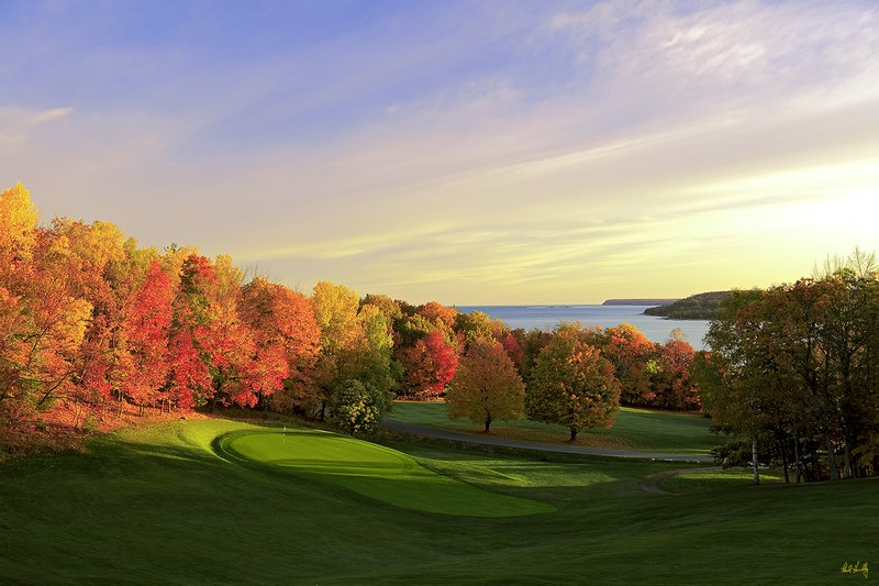 P101--1755 1500px  V2  SS.jpg :: The famous downhill par 3 17th (with the waters of Green Bay in the background) at Peninsula State Park GC, a daily fee golf course in Ephraim, Door County, Wisconsin.  Photograph by Paul Hundley.  October, 2010.  AM shoot.