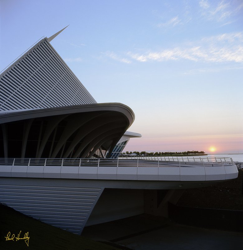 WI--Milwaukee  015    800px.jpg :: Milwaukee Art Museum; Santiago Calatrava; \