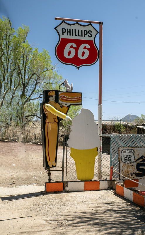 gas and snow seligman rt 66 DSC_9252 copy.jpg