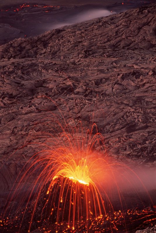 GBL-VLF-10.jpg :: Beautiful spatter eruption of a vent in Hawaii Volcanoes National Park