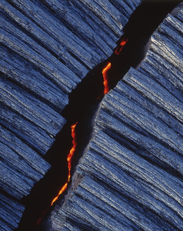 GBL-VLF-57.jpg :: Crack on a rock formed from pahoehoe lava