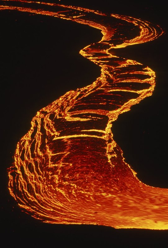 GBL-VLF-59.jpg :: Lava stream near the Pu'u O'o vent in fluid motion at night