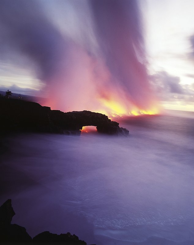 GBL-VLO-16.jpg :: Aerial view of eruption in a rocky shore releasing vapor