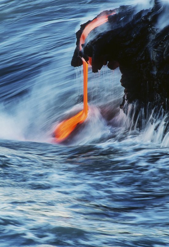 GBL-VLO-2.jpg :: Beautiful strand of bright lava falling into the sea in the Hawaii Volcanoes National Park