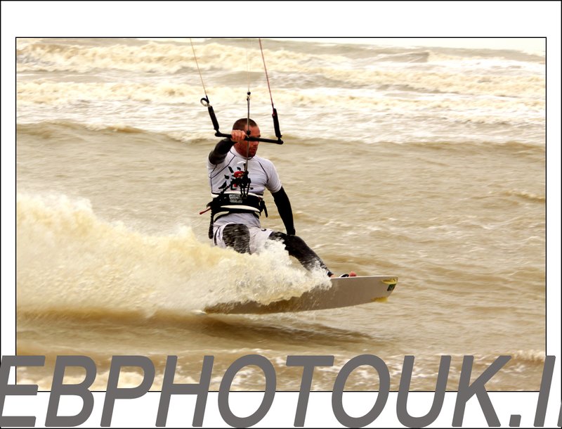 kitesurfer-398.jpg :: camber, wind surfers, kite sufers stormy