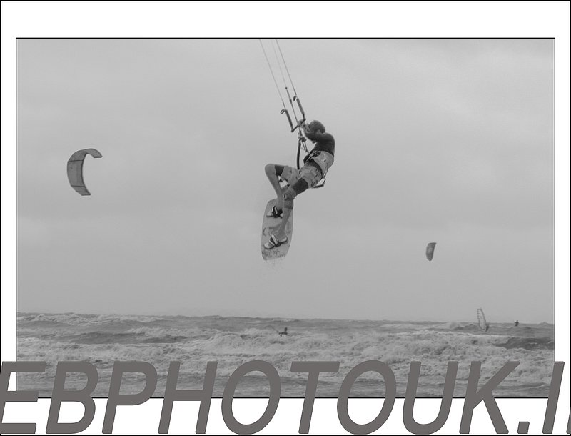 kitesurfer-411.jpg :: camber, wind surfers, kite sufers stormy