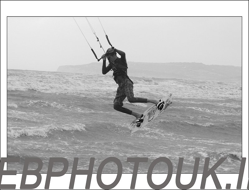 kitesurfer-425.jpg :: camber, wind surfers, kite sufers stormy