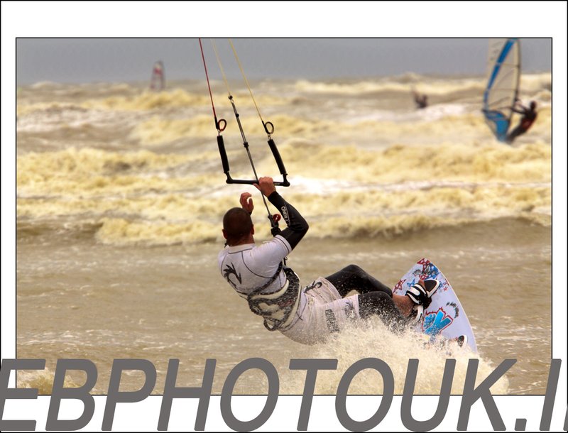 kitesurfer-452.jpg :: camber, wind surfers, kite sufers stormy