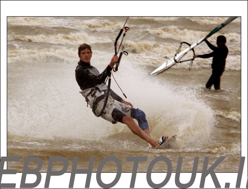 kitesurfer-542.jpg :: camber, wind surfers, kite sufers stormy