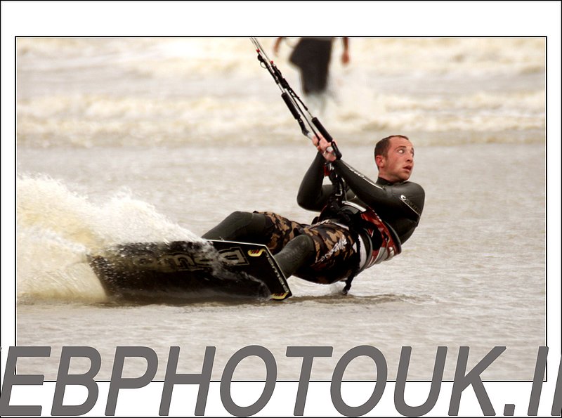 kitesurfer-599.jpg :: camber, wind surfers, kite sufers stormy