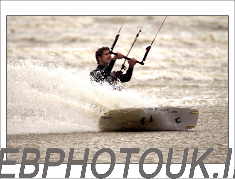 kitesurfer-620.jpg :: camber, wind surfers, kite sufers stormy