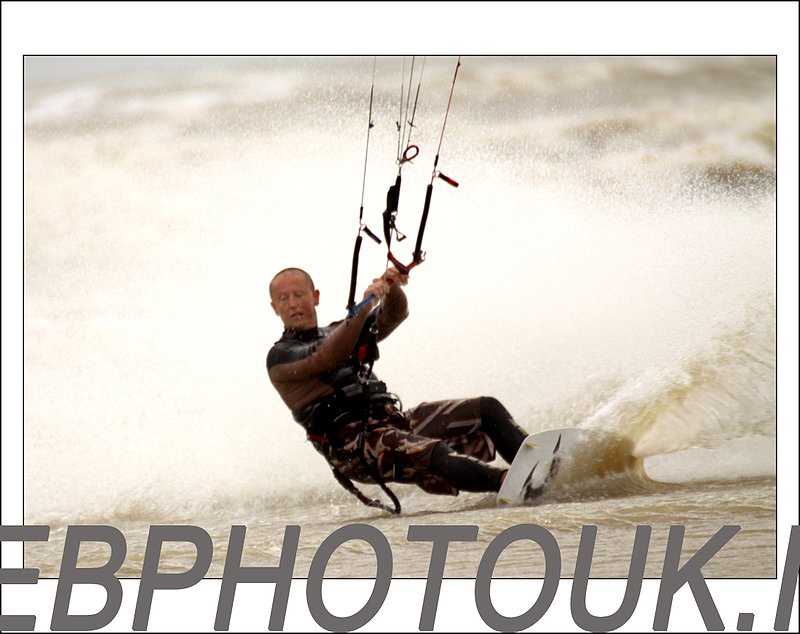 kitesurfer-658.jpg :: camber, wind surfers, kite sufers stormy