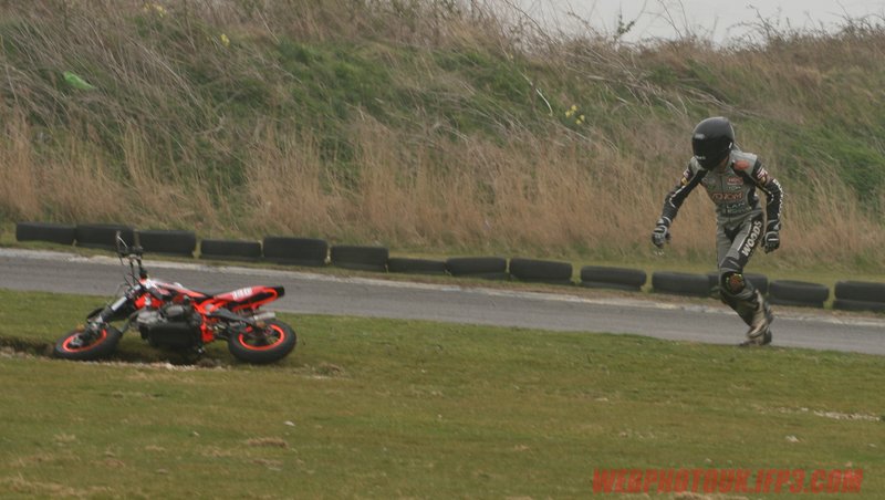 minimoto 4th april 445.jpg ::  if you can see yourself please ask as there are more on file.