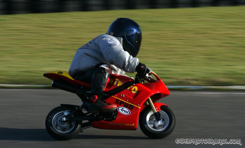 minimoto track day 31st jan 003.jpg ::  if you can see yourself please ask as there are more on file.