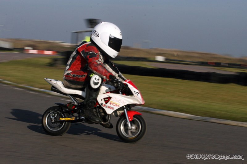 minimoto track day 31st jan 036.jpg ::  if you can see yourself please ask as there are more on file.