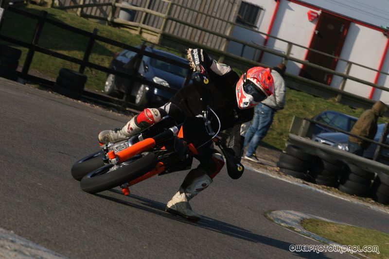 minimoto track day 31st jan 077.jpg ::  if you can see yourself please ask as there are more on file.
