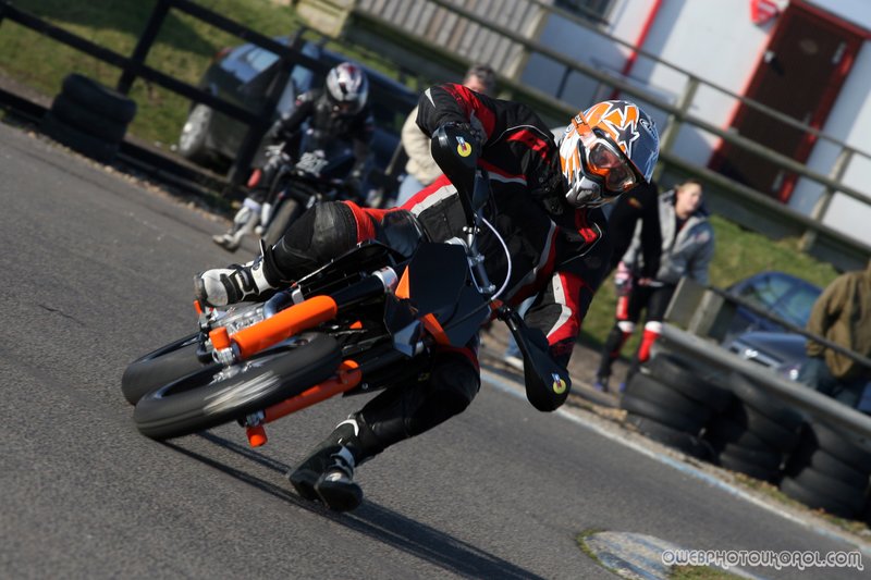 minimoto track day 31st jan 080.jpg ::  if you can see yourself please ask as there are more on file.