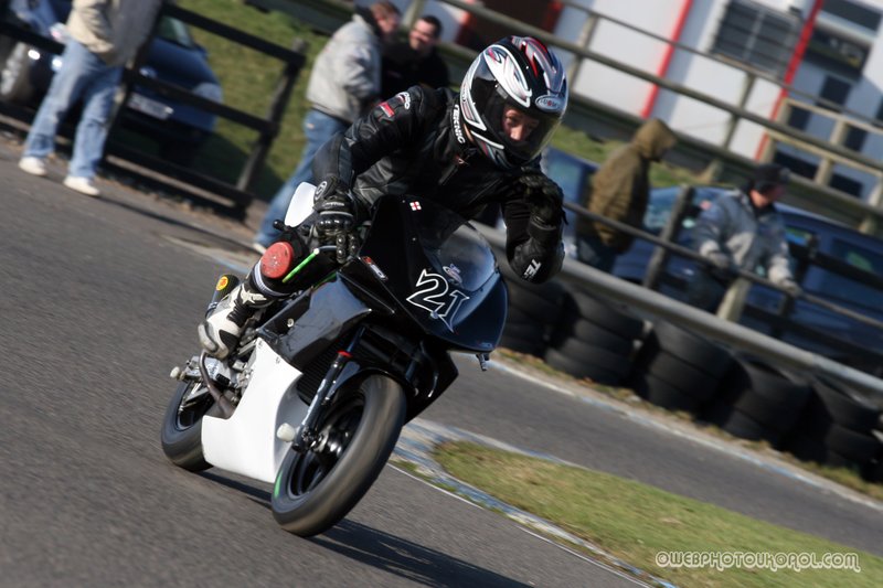 minimoto track day 31st jan 082.jpg ::  if you can see yourself please ask as there are more on file.