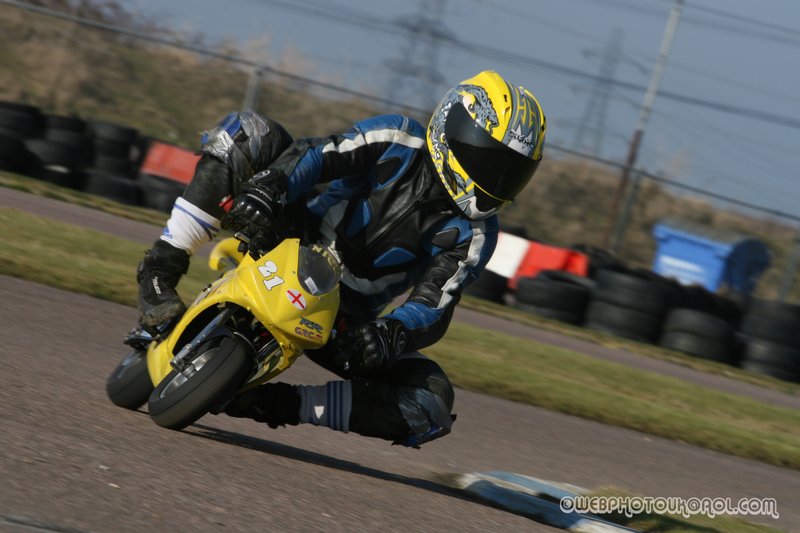 minimoto track day 31st jan 204.jpg ::  if you can see yourself please ask as there are more on file.