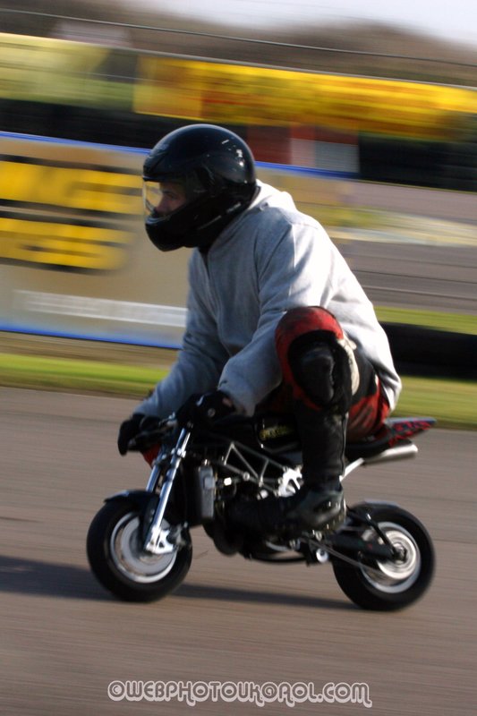 minimoto track day 31st jan 333.jpg ::  if you can see yourself please ask as there are more on file.