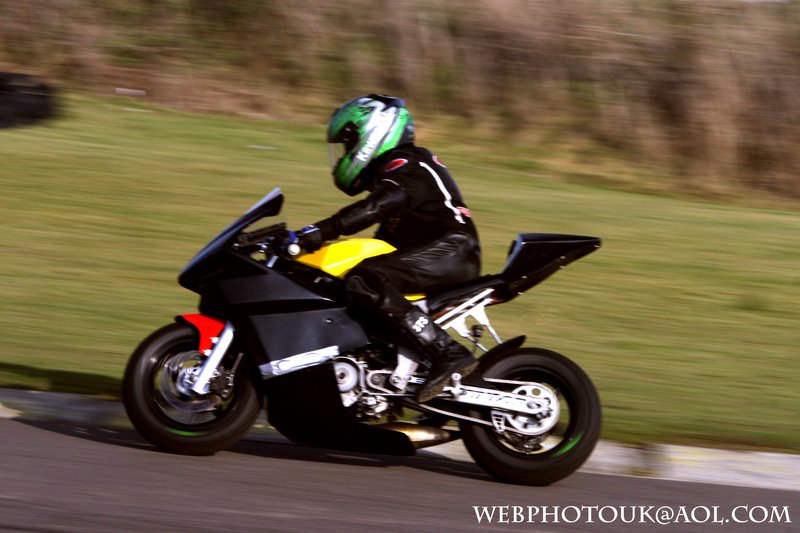 minimoto track day 31st jan 414.jpg ::  if you can see yourself please ask as there are more on file.