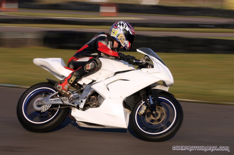 minimoto track day 31st jan 556.jpg ::  if you can see yourself please ask as there are more on file.