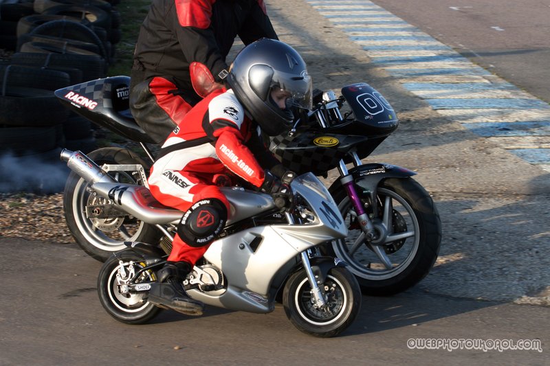 minimoto track day 31st jan 637.jpg ::  if you can see yourself please ask as there are more on file.