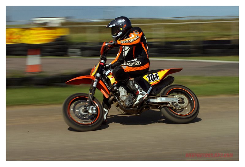 nora sport supermoto 25th july 849.jpg