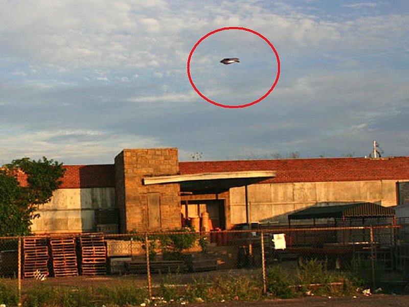 ....AUGUST 2005 JERSEY CITY  NEW JERSEY--UFO EVOLUTION.COM.jpg :: R
