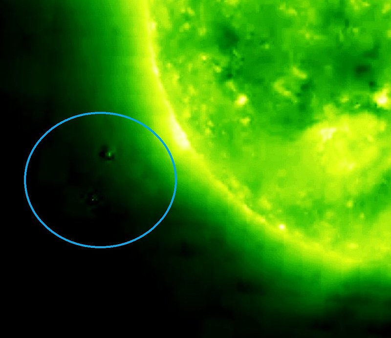 1-28-11     00.26 ZULU     STEREO SATELLITE IMAGE OF SUN AND UFO--KEN PFEIFER--NASA COPYRIGHT.jpg :: 111