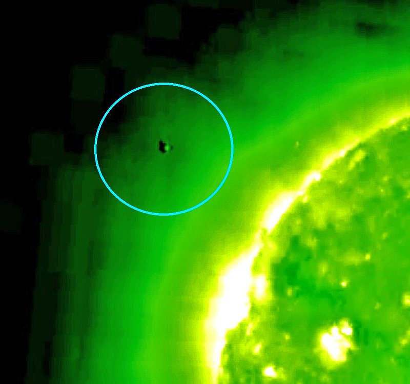 1-30-11     00.16 ZULU     STEREO SATELLITE IMAGE OF SUN AND UFO--KEN PFEIFER--NASA COPYRIGHT.jpg :: 111